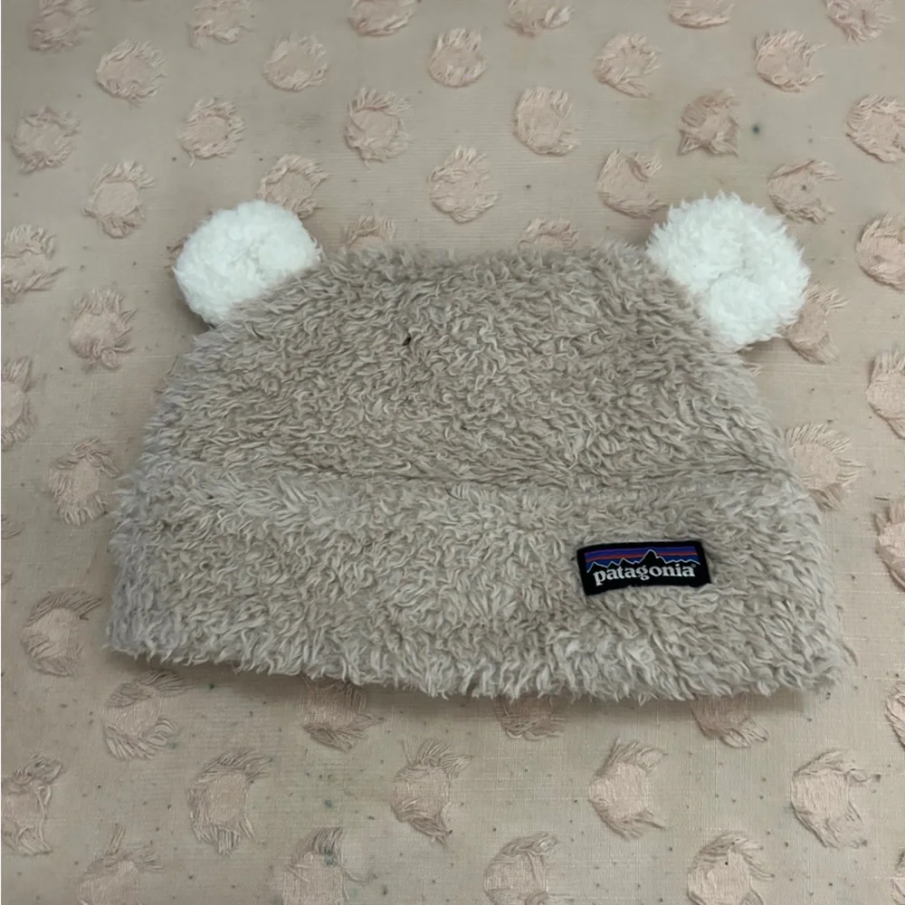 Patagonia Bear hat Cream OS